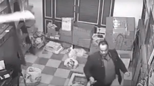 بيكشف بالسماعة ولمس أجزاء حساسة.. مفاجأة مثيرة بأحد فيديوهات عنتيل مدينة نصر