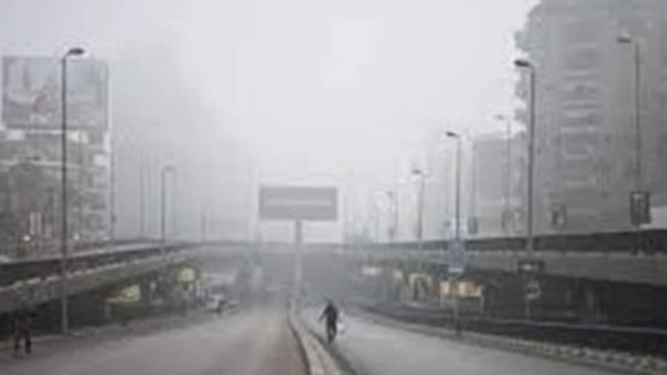 كارثة محتملة بعد انتشار الرائحة الكريهة.. البحوث الفلكية ترد على انشقاق طبقات الأرض