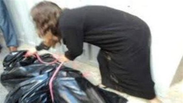 احتفظت بالجثة تحت السرير.. سيدة المرج كسرت رأس زوجها الكفيف ومزقت جسده بالسكين