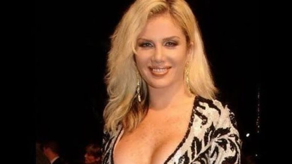 ملابس ملفتة.. نيكول سابا تخطف الأنظار بإطلالة مثيرة | شاهد