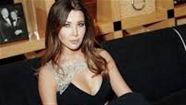سعره خرافي.. نانسي عجرم تثير الجدل بفستان ملفت في قبرص | شاهد