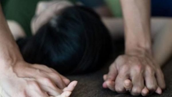 تزوج منها بعقد مزور ومأذون مزيف.. حكاية محامٍ أغوى فتاة وهتك عرضها داخل فندق شهير بالهرم