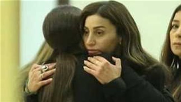  اسمها مكتوب على دراعي.. حقيقة الخلاف بين دينا الشربيني وأمها وما موقف والدها ؟