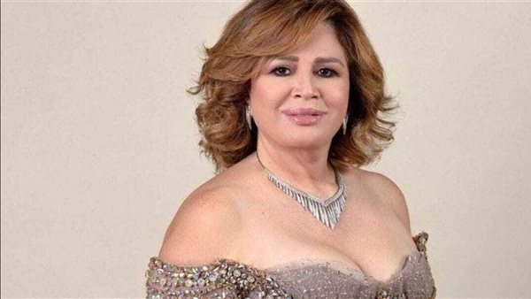 على البحر.. إلهام شاهين تثير الجدل بإطلالتها في الغردقة | شاهد 