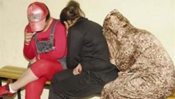 ملابس نسائية وحطولهم مكياج.. تفاصيل صادمة في فضيحة سيدات الوراق
