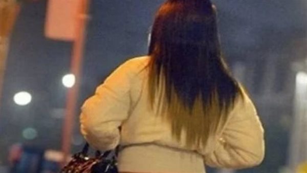 هشغّلك موديل بره مصر.. فضيحة شاب بـ فيديوهات خادشة في الجيزة