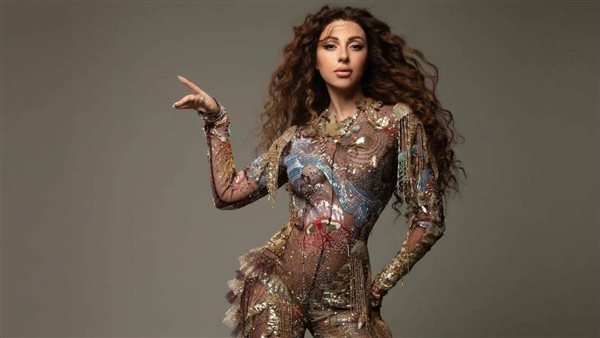 مصنوع من الزجاج.. فستان ميريام فارس في بيروت يثير ضجة | شاهد