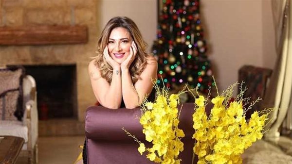 تقريبًا كان قايل لنفسه.. تعليق ناري من لورا عماد طليقة شريف منير بعد انفصالهما | شاهد