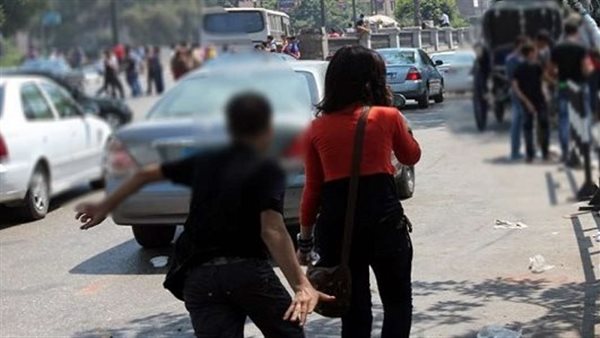 لامس مناطق حساسة.. قرار جديد بشأن المتهم بفعل فاضح بعد الصلاة مع سيدتين بالجيزة 