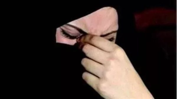 طالما جاي من الحرام نبيعه.. قصة فتاة عرضت صغيرها للبيع على فيسبوك