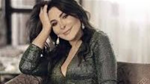 لن تتوقع سعره.. فستان إليسا الجريء يثير ضجة على السوشيال ميديا | شاهد