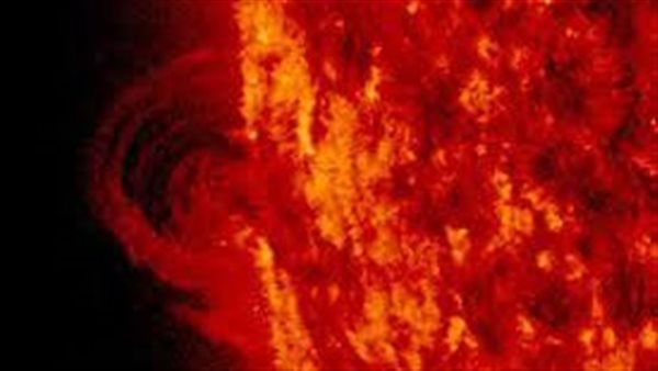 انعكاس المجالات المغناطيسية للشمس.. ما علاقتها بانقطاع الإنترنت عن العالم؟