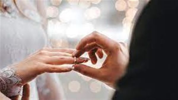 صور خادشة أثارت الغضب.. الإفتاء توضح حدود العلاقة بين الخاطب وخطيبته