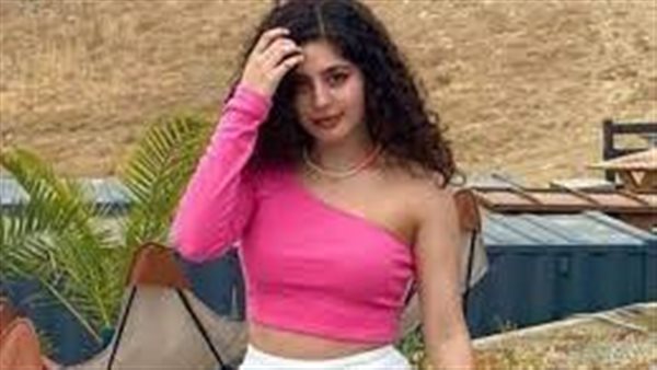 هفرجك شقتي.. مايان السيد تروي تفاصيل مثيرة عن تحرش فنان بها | فيديو