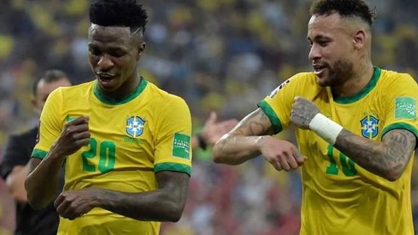 3 سيدات..فضيحة أخلاقية في معسكر منتخب البرازيل بسبب نيمار وفينيسيوس