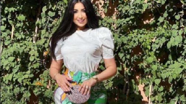 ملابس ملفتة.. دنيا بطمة تثير الجدل بهذه الإطلالة | شاهد