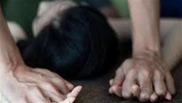 لن تتوقع ماذا حدث.. مدرس هتك عرض طالبة في غياب والدتها وعندما حضرت كانت المفاجأة