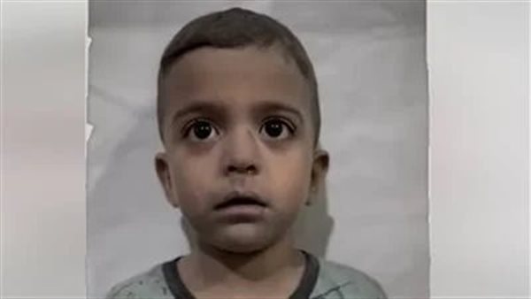 بكاء هيستيري..طفل فلسطيني يتصدر تريند السوشيال ميديا بعد قصف منزله | فيديو