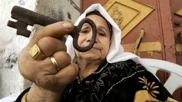 بعد تصدره التريند.. قصة مفتاح يحتفظ به الفلسطينيون منذ 75 عامًا | شاهد