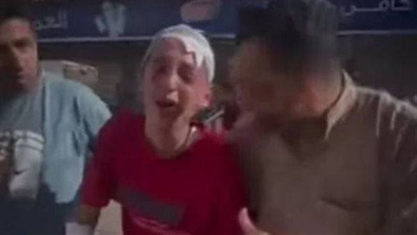 بدي شعرة منه.. فلسطيني صغير السن يودع شقيقه بطريقة مؤثرة | شاهد