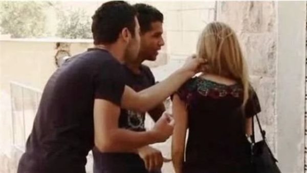 لمدة ثانية.. مضيفة طيران القاهرة الجديدة: المتهم مسكني من منطقة حساسة