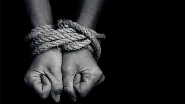 مقيدة ومتحللة من 3 أيام.. تفاصيل صادمة في العثور على جثة بكوم أمبو