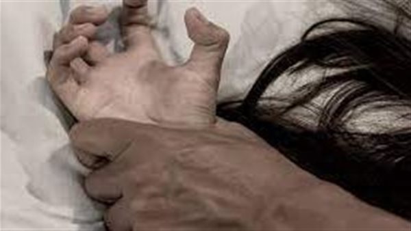 5 سنين لحد ما زهقت.. حنين تشكو زوجها: متجوزني عشان السرير بس