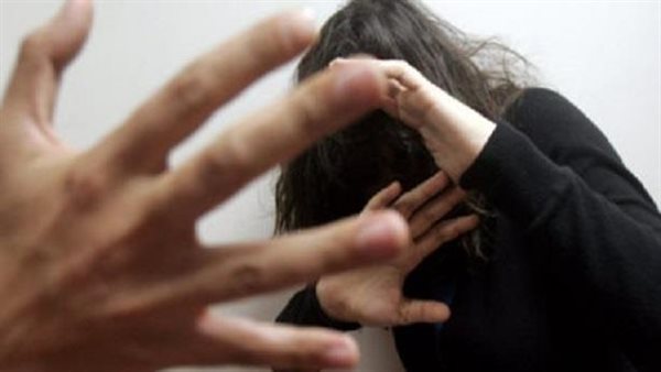 بتعاملني وحش.. اعترافات صادمة للمتهم بتعذيب ابنته حتى الموت بالسلام