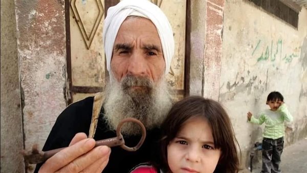 سنعود يوما.. قصة فلسطينيين يحملون مفاتيح ديارهم المُهجرة | شاهد 