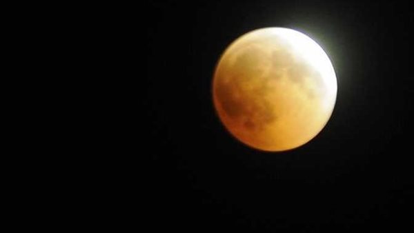 لأكثر من 4 ساعات.. خسوف القمر 2023 يزين سماء مصر والعالم وهذه أماكن رؤيته