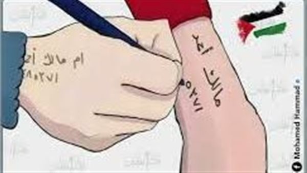 اكتب اسمك بدل ما ترسم ساعة.. حكاية صورة من قلب غزة أفجعت القلوب