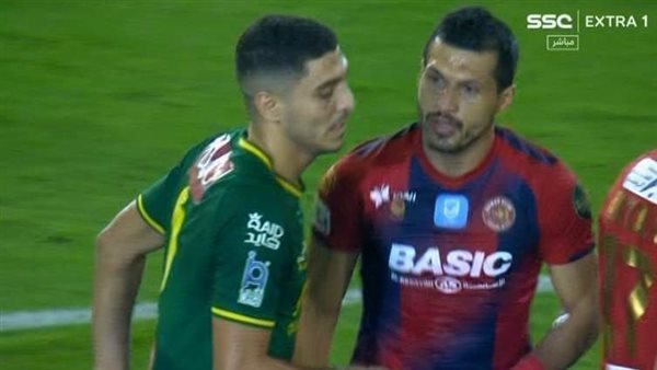  إشارة خارجة.. حكاية لقطة أثارت الجدل بين طارق حامد ومحمد شريف