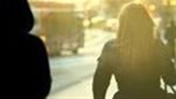 رفع جيبتها في وسط الشارع.. قصة مالك المحل والسيدة الأجنبية بالقاهرة