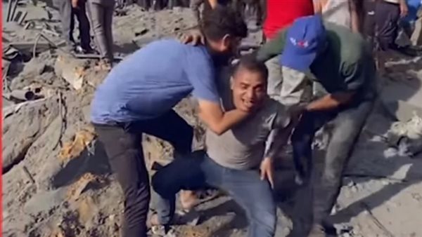 صرخة أب استشهد أبناؤه الـ3 بالمجزرة.. ماذا فعل طيران الاحتلال في جباليا؟