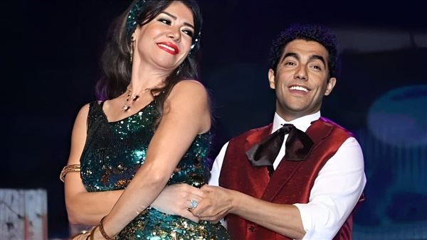 ضربته بالقلم على المسرح.. فيديو جديد يُفجّر مفاجأة بحادثة لقاء سويدان وميدو عادل | شاهد