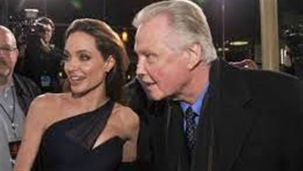 رد صادم.. ماذا فعل والد أنجلينا جولي بعد دعم ابنته لفلسطين؟