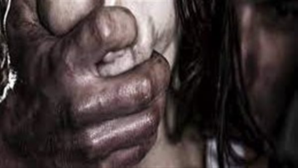 قيدوها بجنزير وأحرقوها بالسجائر.. تفاصيل مثيرة في إحالة أوراق مدان باغتصاب سيدة بكفر الشيخ للمفتي 