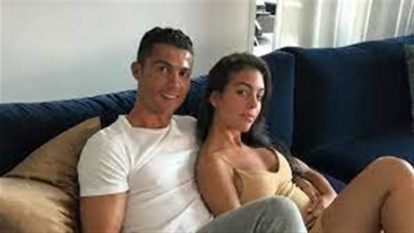 سعره خرافي.. حزام جورجينا يثير ضجة على السوشيال ميديا | شاهد