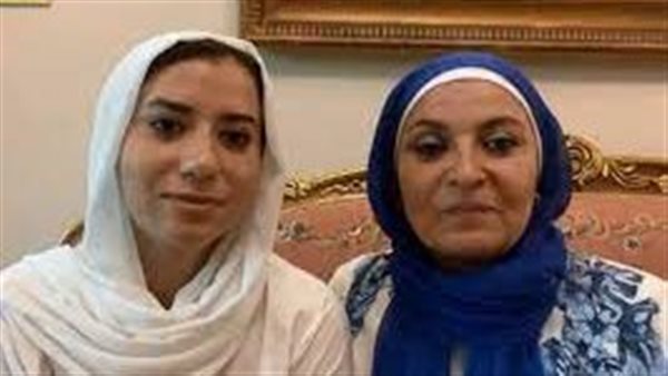 اتحرش بيا وقلعني الحجاب.. تطور مثير في مشاجرة ابنة هبة قطب بمول شهير