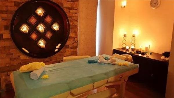  أوضاع مخلة داخل نادي صحي.. أسرار سقوط 4 فتيات ورجل في هضبة الأهرام