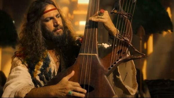 فخور بيه.. تعليق مثير من نيقولا معوض عن مشهده الإباحي بفيلم أمريكي شهير