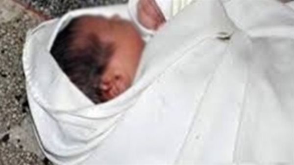 تركته أمه وسط القمامة.. تفاصيل صادمة بشأن العثور على رضيع بالقليوبية