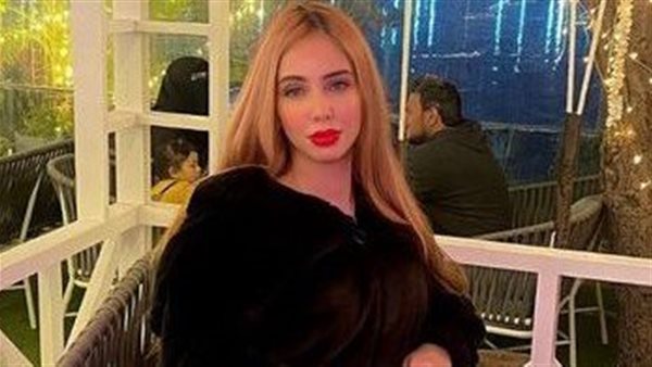 مكالمة الفجر وتحرش غرفة الكشف.. ماذا حدث بين البلوجر آية الزيني وطبيب الطوارئ؟ 