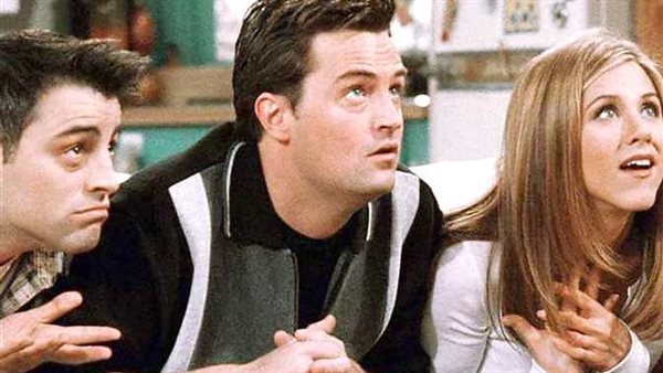 تفاصيل مثيرة.. صديقة ماثيو بيري تفجر مفاجأة حول ملابسات وفاة نجم friends