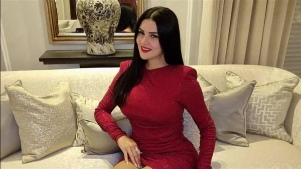 بالجلد.. إطلالة مثيرة جديدة للفنانة نسرين إمام | شاهد