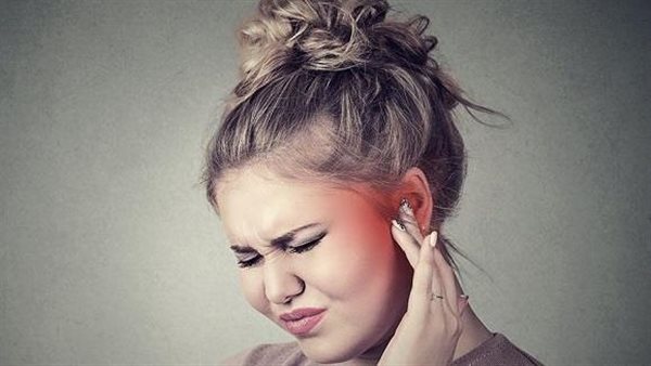 احذر هذه الأعراض.. علامات ارتفاع ضغط الدم في الأذن