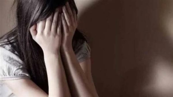 الأم تروي تفاصيل مثيرة.. طفلة تحمل سفاحًا من والدها في الدقهلية