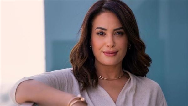 25 صورة مثيرة للجدل.. أسرار زواج هند صبري | شاهد