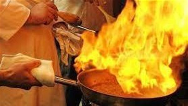 غرقه زيت مغلي.. انتقام وحشي من عامل لزميله في المطعم بالجيزة