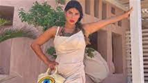 بفستان جريء.. نورهان منصور تثير ضجة بإطلالة لافتة | شاهد